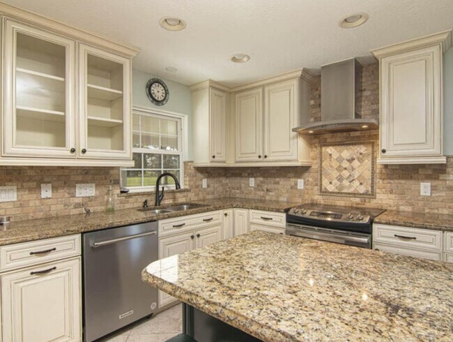 Custom Luxury Gourmet Kitchen - 541 Inverness Ave