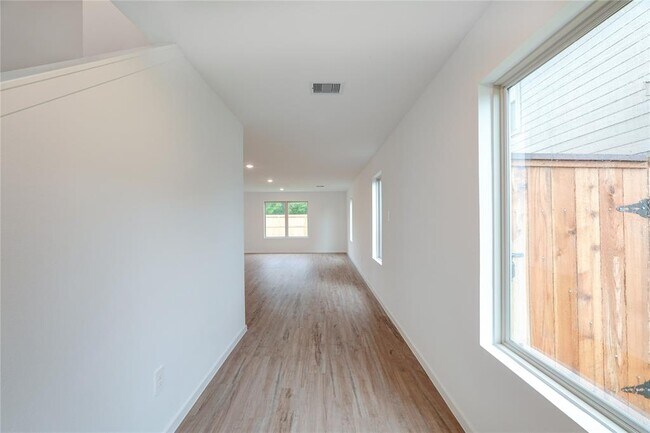 Building Photo - 17914 Becker Lndg Dr