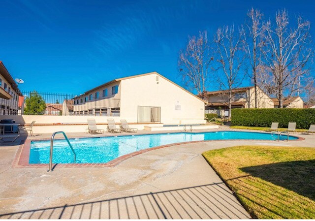 Building Photo - 1440 Ramona Dr