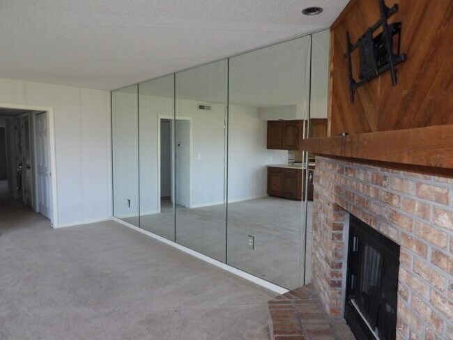 Foto del edificio - 4230 Pinehurst Cir
