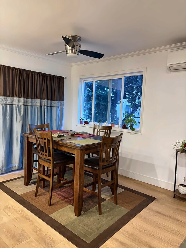 Dining room - 1344 N Martel Ave