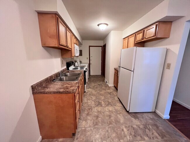 Kitchen - 209 S Pfeffer Rd