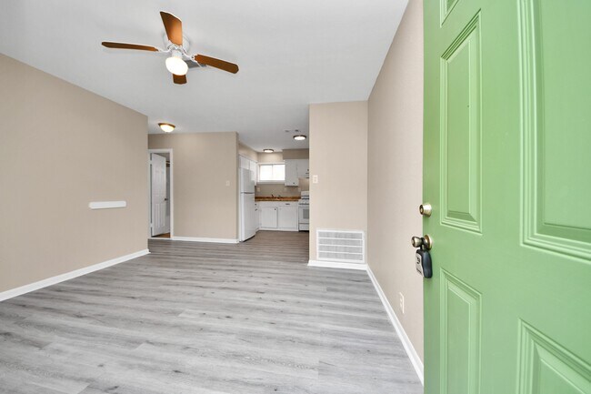 Foto del edificio - 17111 River Rd