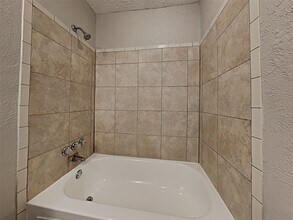 Building Photo - 15914 Ridgeroe Ln
