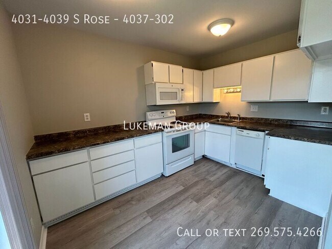 Building Photo - 4031-4039 S Rose-4037-302