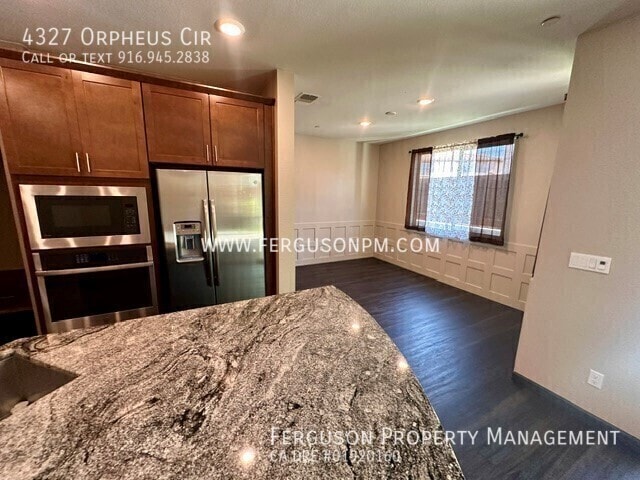 Foto del edificio - 4327 Orpheus Cir