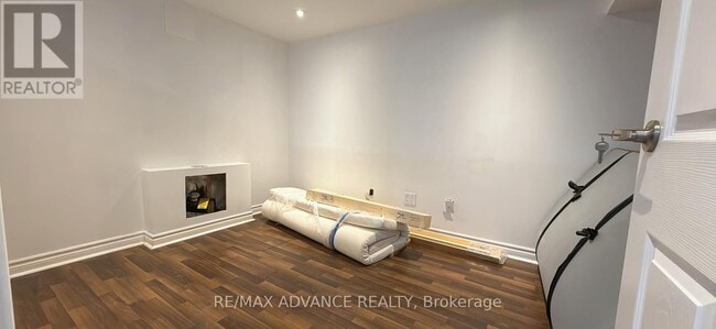Building Photo - 1 Pynford Crescent