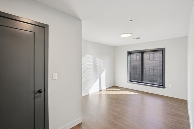 Building Photo - City Hall Place