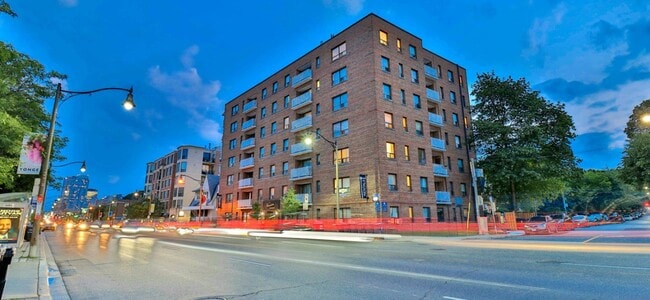 Photo du bâtiment - Glencairn Garden Apartments