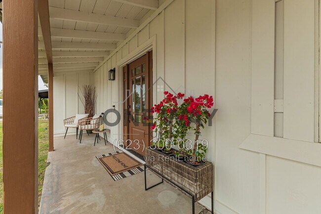 Building Photo - 107 S Catalina St
