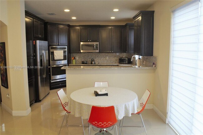 Foto del edificio - 8670 NW 101st Pl