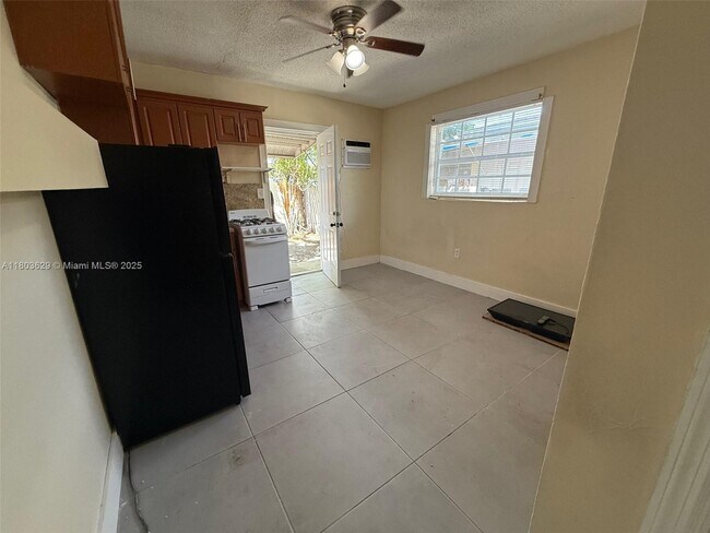 Foto del edificio - 2339 NW 35th St