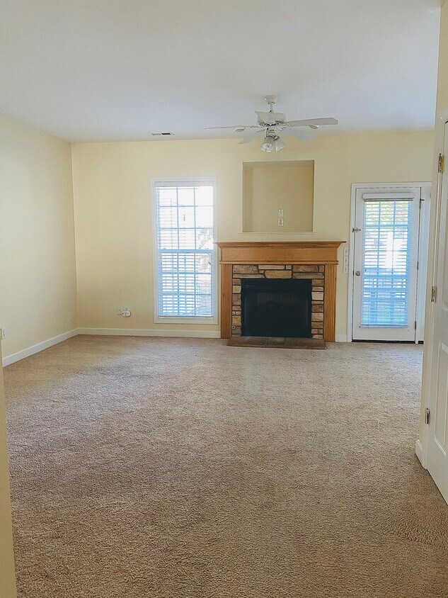 Building Photo - 307 Sugar Maple Ave