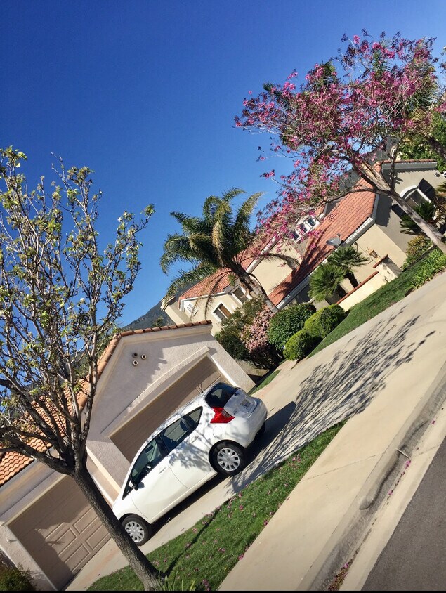 3 Car Garage - 14066 Glendale Ct