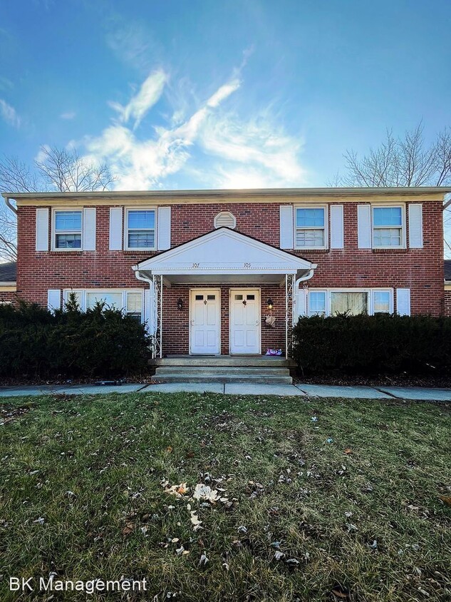 Primary Photo - 3 br, 1.5 bath House - 107 E Pine Avenue