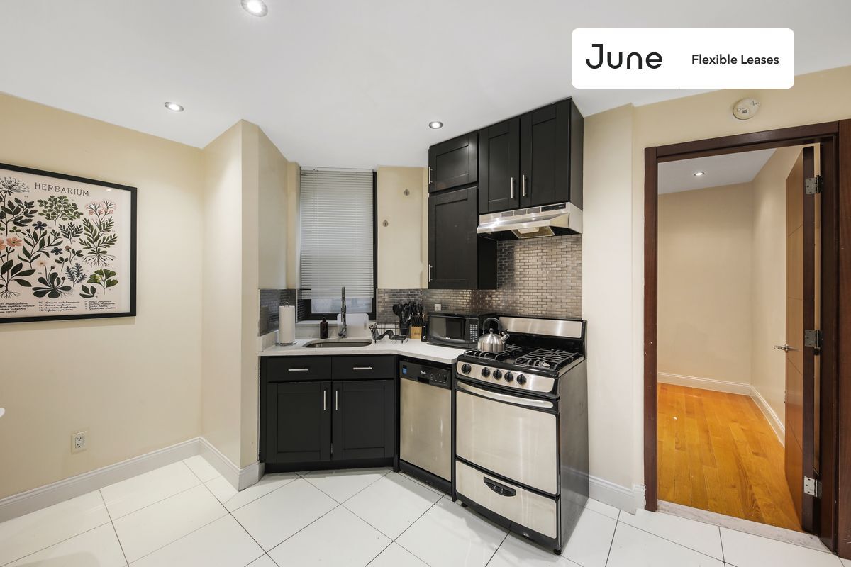 Primary Photo - 235 W 109th St