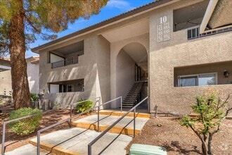 Building Photo - 2606 S Durango Dr