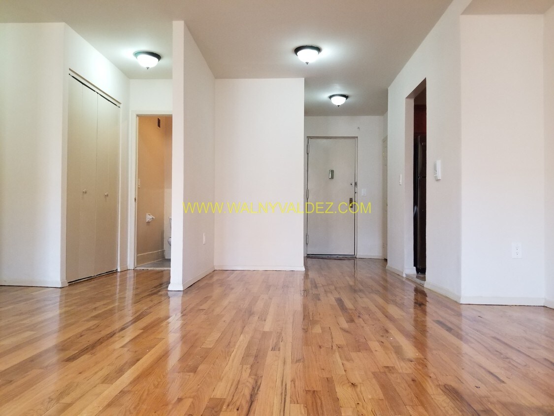 Primary Photo - 1310 Sheridan Ave