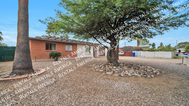 Building Photo - Delightful  3 bed/1bath home with SOLAR!!