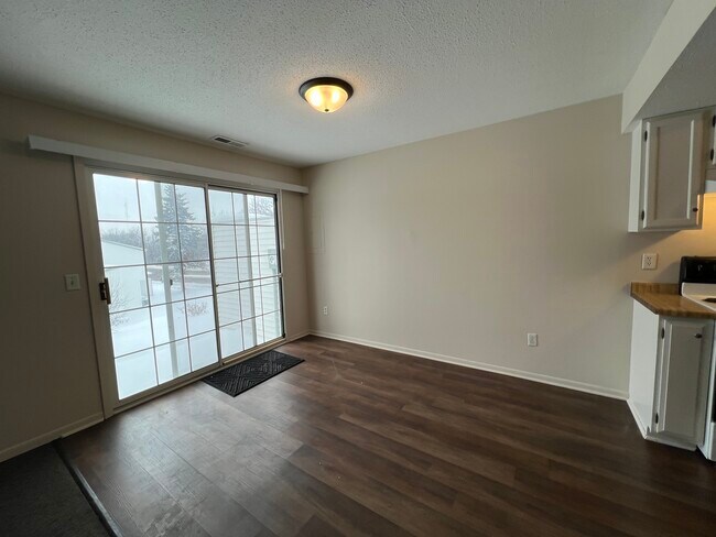 Foto del edificio - 611 E Burnsville Pkwy