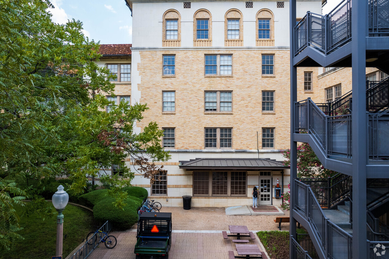 Primary Photo - Roberts Residence Hall