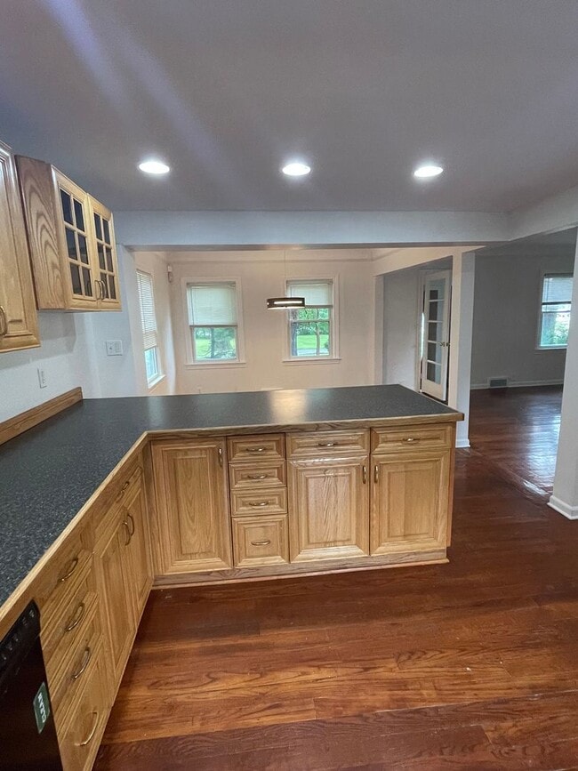 Building Photo - Charming Brick Colonial 4Bds/2.5Ba on larg...
