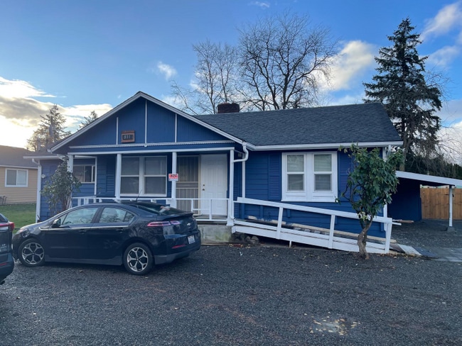 Building Photo - 811 4th Ave N