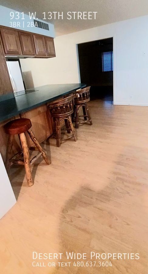 Foto del edificio - 931 W 13th St