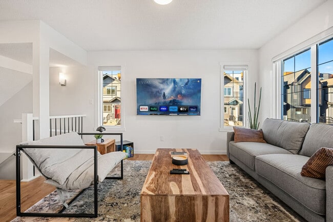 Photo du bâtiment - 1430 Aster Way NW