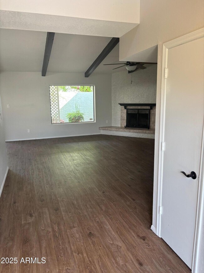 Building Photo - 3056 E Cannon Dr