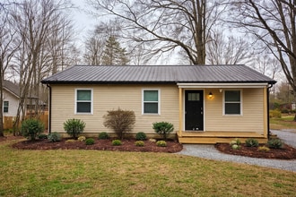 Building Photo - 1711 Younger Ave