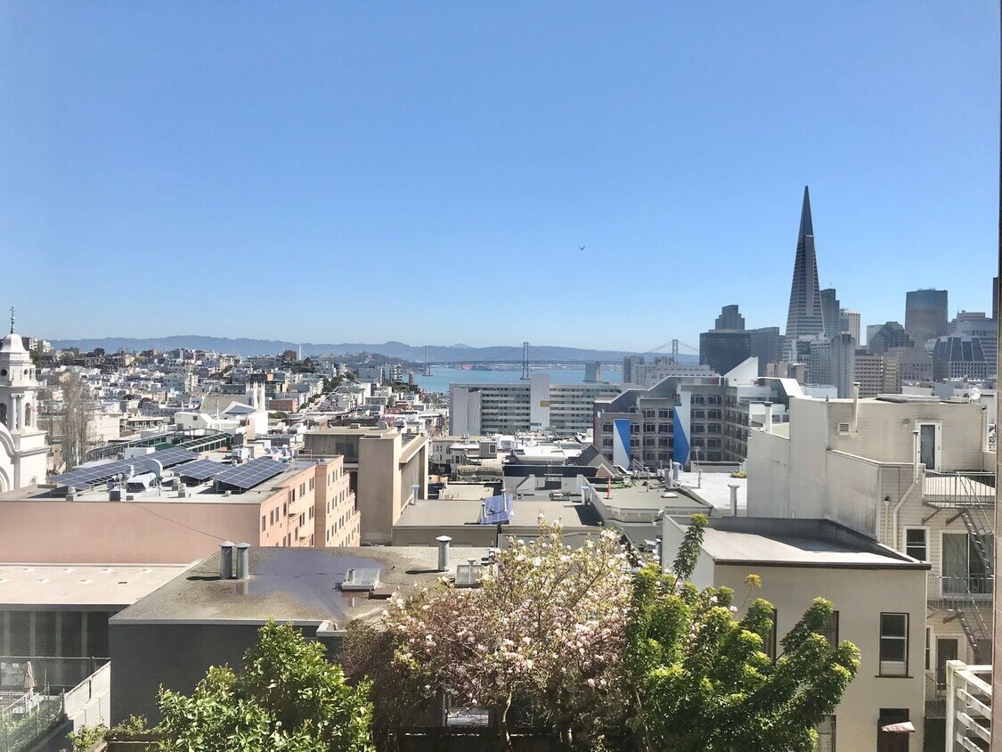 Foto principal - Panoramic View 2BR Remodeled Flat @ Broadw...