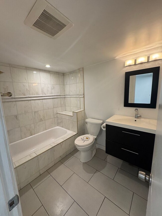 Foto del edificio - 590 W Huntington Dr