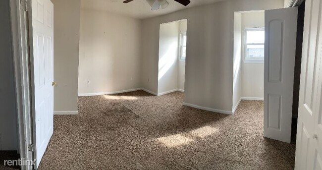 Building Photo - 40468 W Hernandez Ave