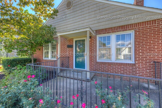 Building Photo - For Lease | Brookside | $1750 Rent | Avail...