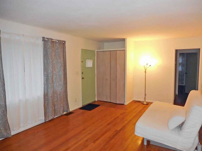 Foto del edificio - 1181 Pomona Rd