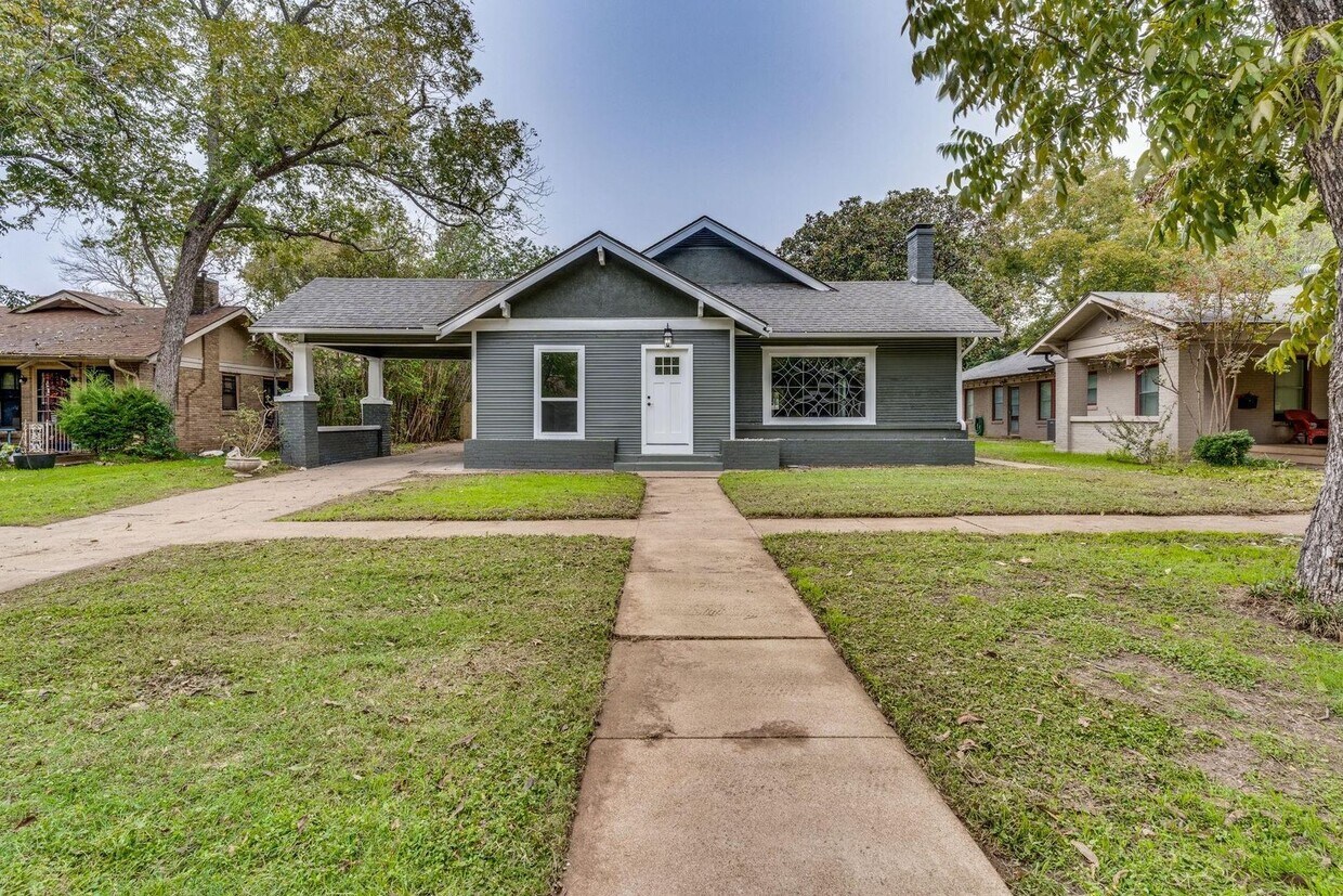 Foto principal - Beautiful home in Southwest Cleburne