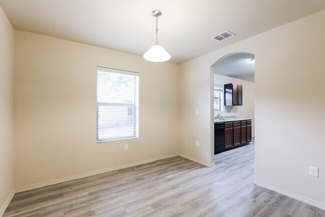 Foto del edificio - 6306 Heathers Bend