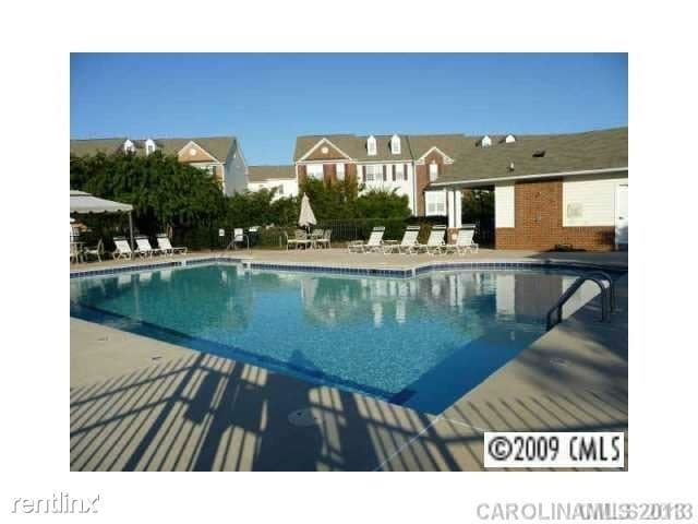 Building Photo - 2 br, 2.5 bath Townhome - 8039 Bristle Toe...