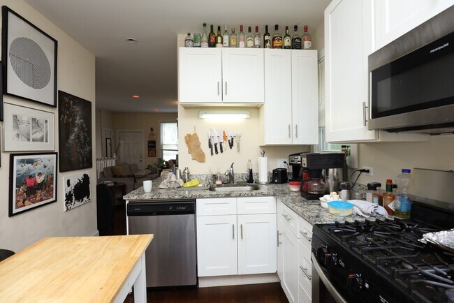 Foto del edificio - 2621 N Southport Ave