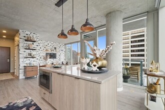 Building Photo - Albion Evanston