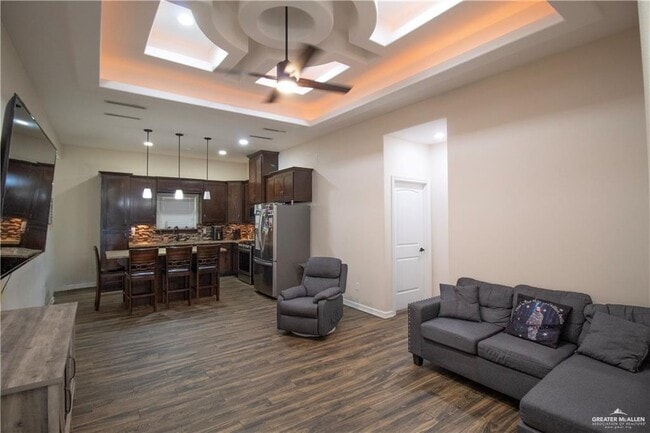 Building Photo - 16 E Imperial Oaks Dr