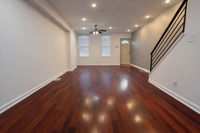 Foto del edificio - 2 Bedroom Single Family Home w/ Private Fenced Yard | Point Breeze