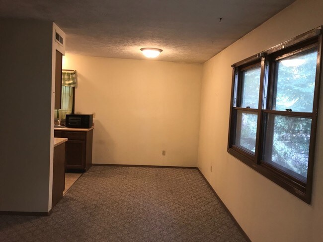 Building Photo - 2 br, 1 bath Apartment - 405 E. Olive