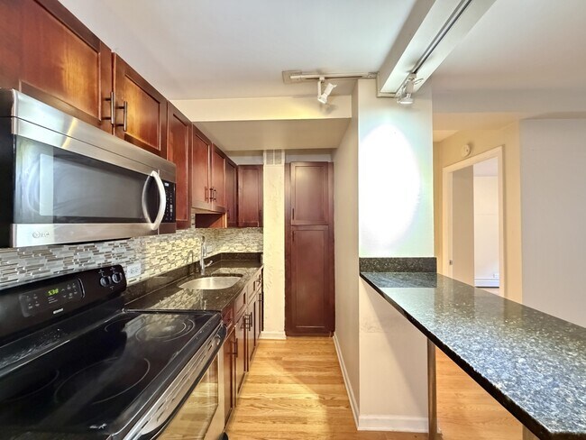 Foto del edificio - 4180 N Marine Dr