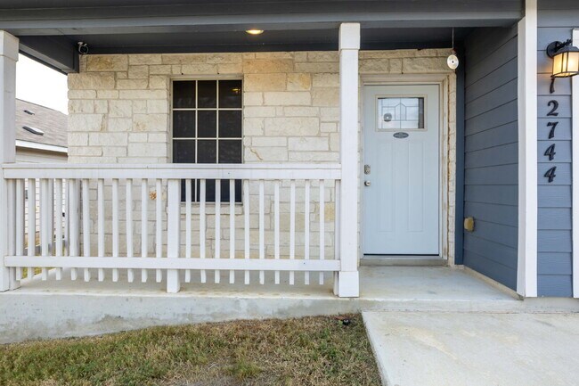 Building Photo - "Charming 4-Bedroom Haven in Schertz - Spacious 1690 Sq Ft with 2 Full Baths!"