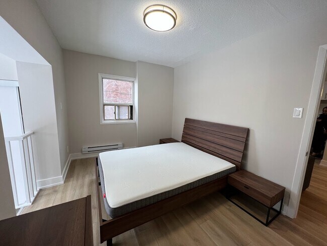 Building Photo - 1 bdrm plus a den!