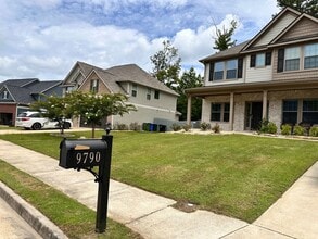 Building Photo - 9790 N Ivy Park Dr
