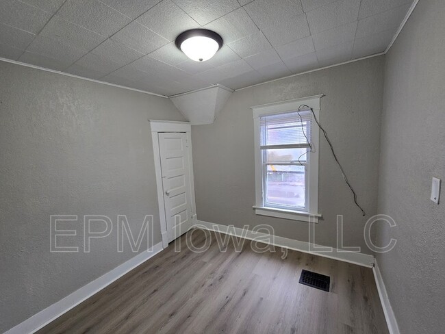 Building Photo - 122 Newell St