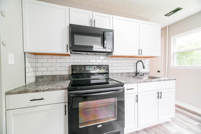 Foto del edificio - 1077 S Hampton Rd